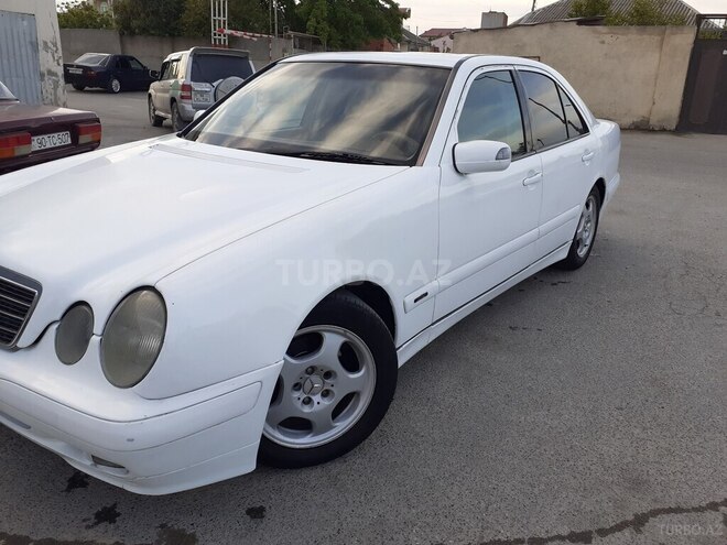 Mercedes E 220 d 2000, 303,000 km - 2.2 л - Bakı