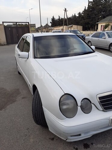 Mercedes E 220 d 2000, 303,000 km - 2.2 л - Bakı