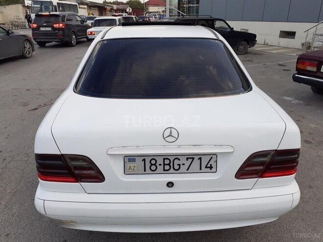 Mercedes E 220 d 2000, 303,000 km - 2.2 л - Bakı