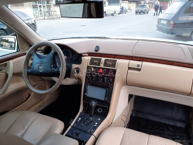 Mercedes E 220 d 2000, 303,000 km - 2.2 л - Bakı