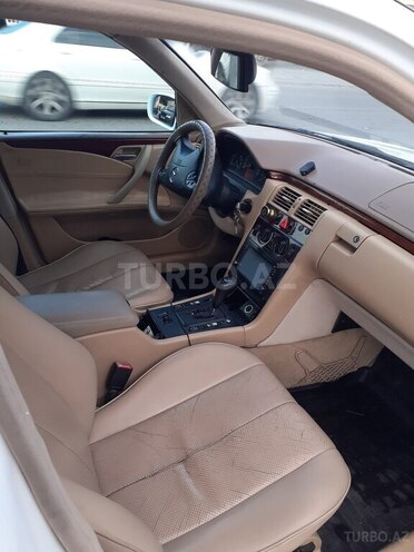 Mercedes E 220 d 2000, 303,000 km - 2.2 л - Bakı