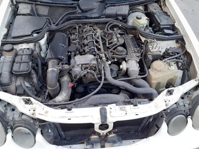 Mercedes E 220 d 2000, 303,000 km - 2.2 л - Bakı