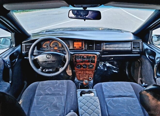 Opel Vectra 1996, 324,500 km - 2.0 l - Bakı
