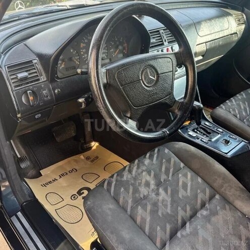 Mercedes C 220 d 2001, 421,741 km - 2.2 l - Beyləqan
