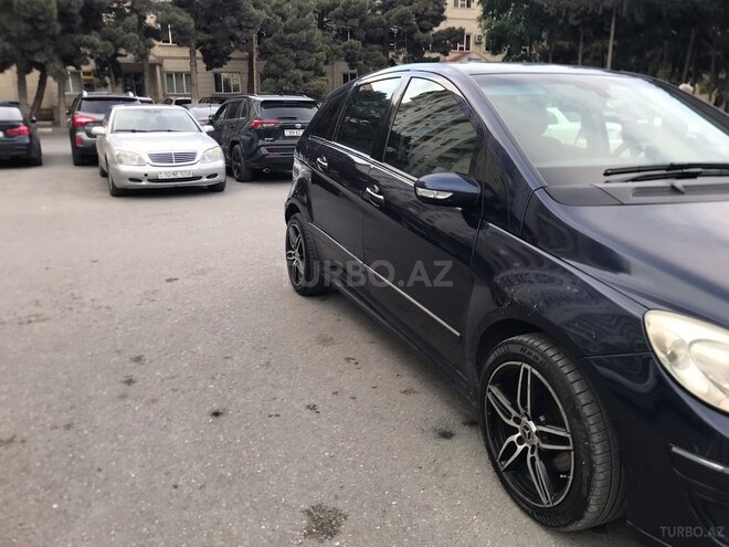 Mercedes B 180 2009, 213,550 km - 2.0 l - Bakı