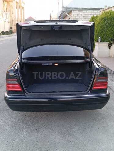 Mercedes E 280 1999, 332,411 km - 2.8 l - Bakı
