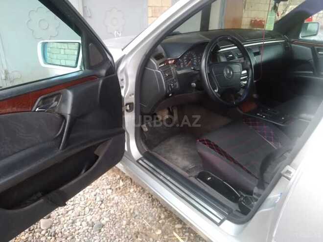 Mercedes E 230 1995, 302,123 km - 2.3 l - Saatlı