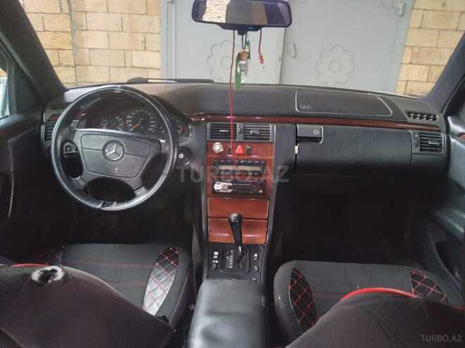 Mercedes E 230 1995, 302,123 km - 2.3 l - Saatlı