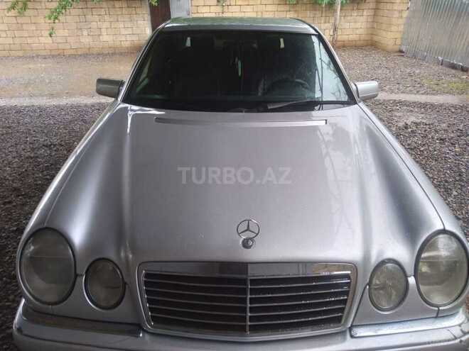 Mercedes E 230 1995, 302,123 km - 2.3 l - Saatlı