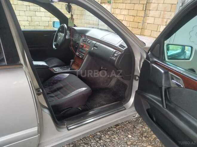 Mercedes E 230 1995, 302,123 km - 2.3 l - Saatlı