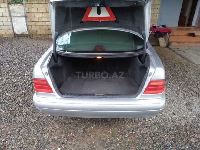 Mercedes E 230 1995, 302,123 km - 2.3 l - Saatlı