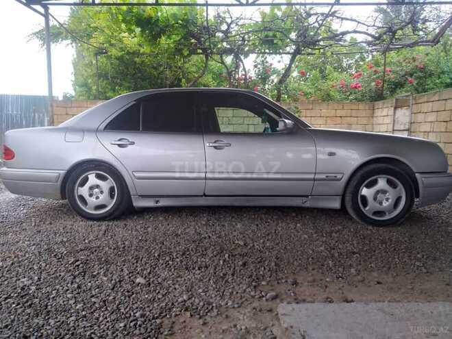 Mercedes E 230 1995, 302,123 km - 2.3 l - Saatlı