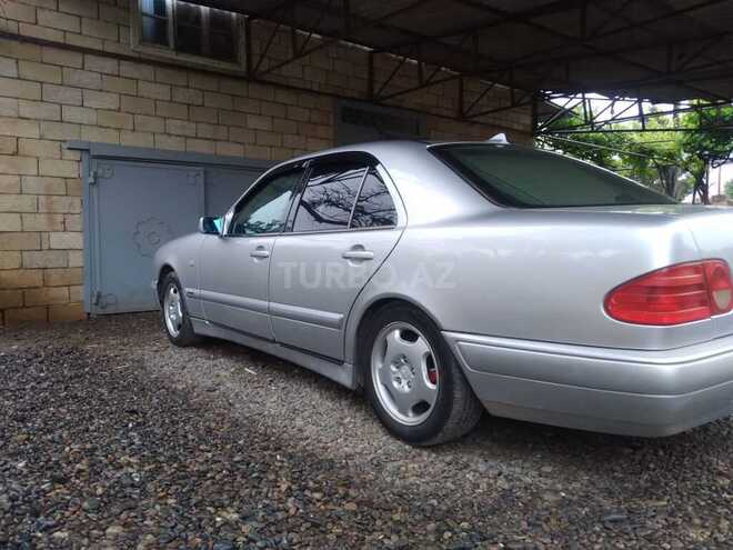 Mercedes E 230 1995, 302,123 km - 2.3 l - Saatlı