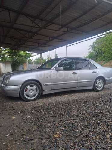 Mercedes E 230 1995, 302,123 km - 2.3 l - Saatlı