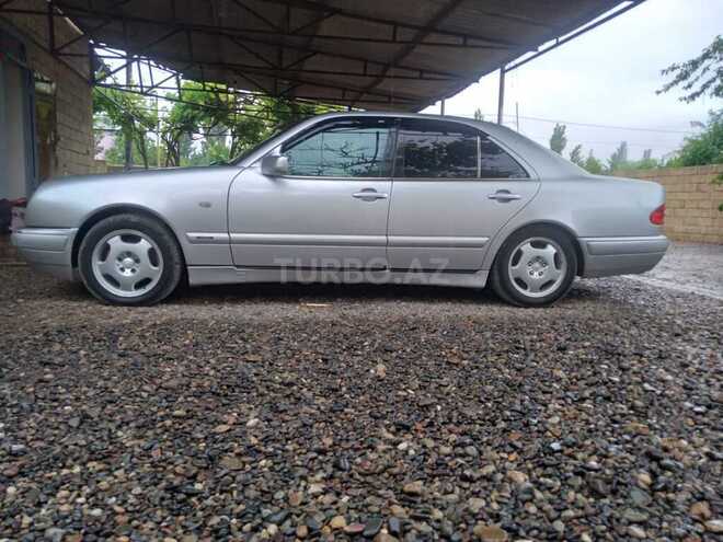 Mercedes E 230 1995, 302,123 km - 2.3 l - Saatlı