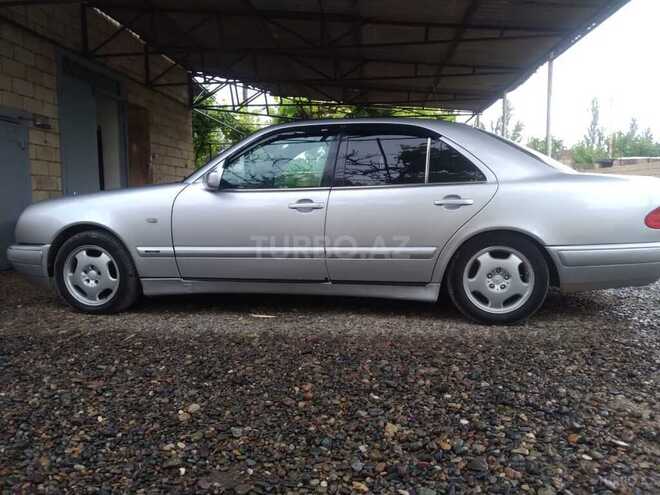 Mercedes E 230 1995, 302,123 km - 2.3 l - Saatlı