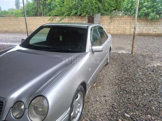 Mercedes E 230 1995, 302,123 km - 2.3 l - Saatlı