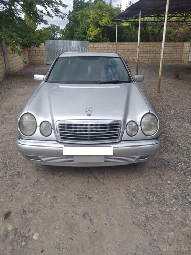 Mercedes E 230 1995, 302,123 km - 2.3 l - Saatlı