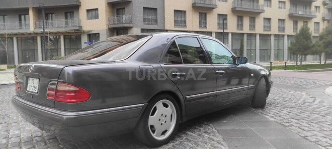 Mercedes E 320