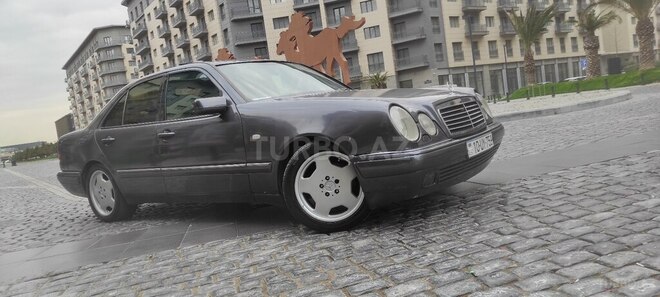 Mercedes E 320