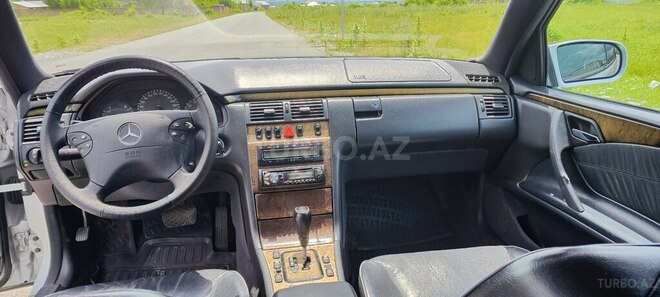 Mercedes E 320 2000, 360,000 km - 3.2 l - Şəki