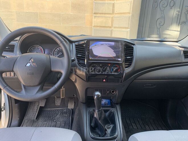 Mitsubishi L200 2020, 131,000 km - 2.4 l - Bakı