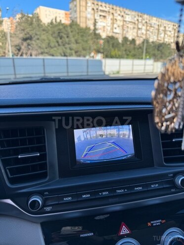 Hyundai Elantra 2019, 61,000 km - 2.0 l - Bakı