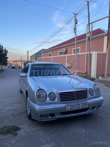 Mercedes E 320