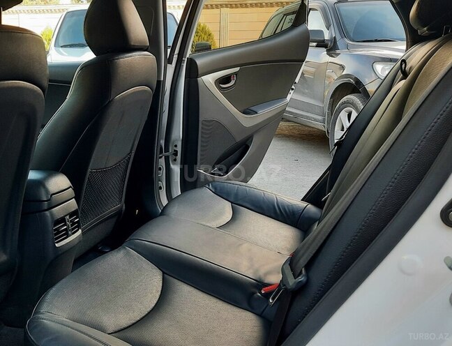 Hyundai Elantra 2015, 140,000 km - 1.8 л - Bakı