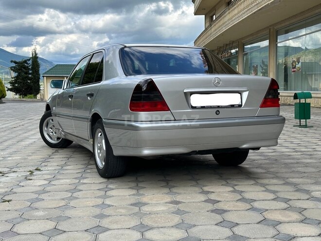 Mercedes C 180