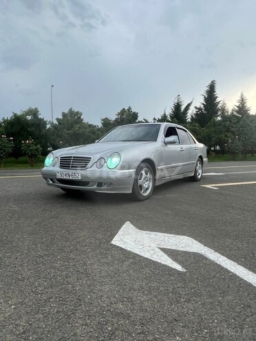 Mercedes E 240