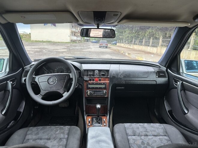 Mercedes C 200 1999, 260,777 km - 2.0 l - Saatlı