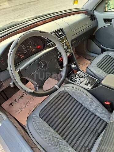 Mercedes C 200