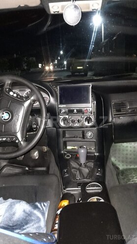 BMW 320 1992, 302,000 km - 2.0 l - Qax