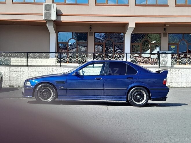BMW 320 1992, 302,000 km - 2.0 l - Qax
