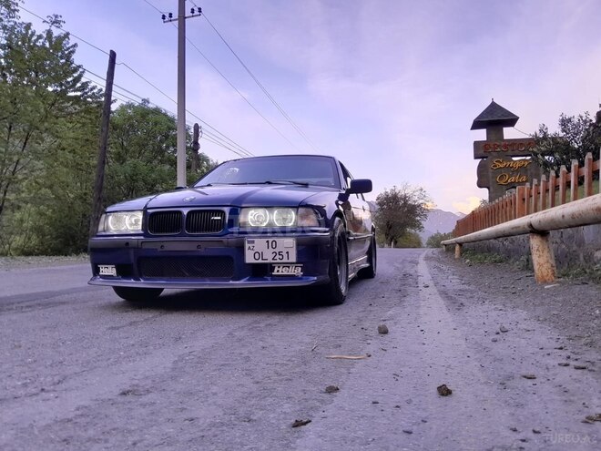 BMW 320 1992, 302,000 km - 2.0 l - Qax