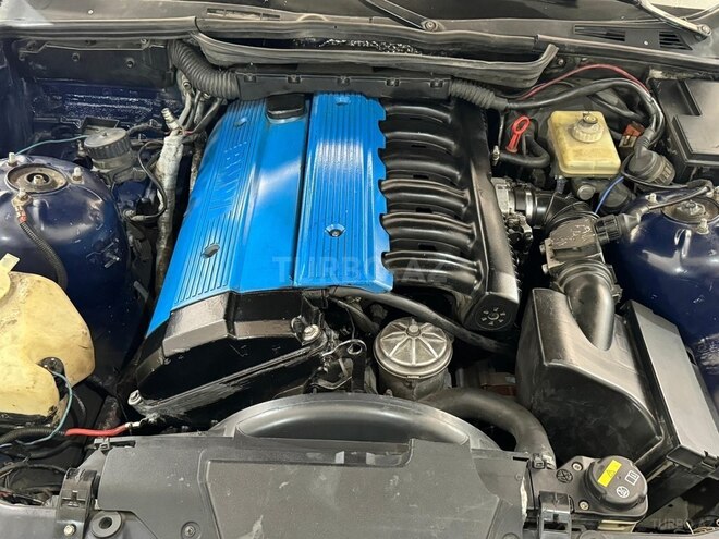 BMW 320 1992, 302,000 km - 2.0 l - Qax