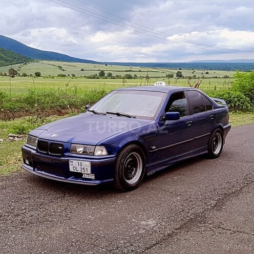 BMW 320 1992, 302,000 km - 2.0 l - Qax
