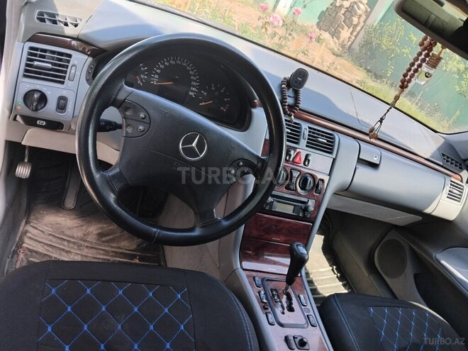 Mercedes E 270