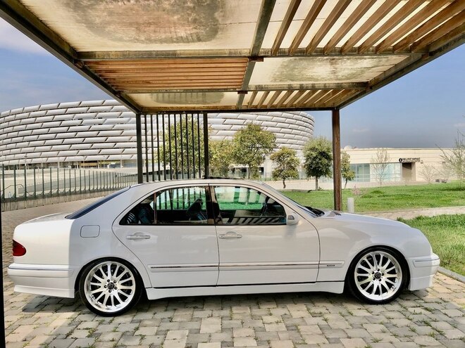 Mercedes E 320