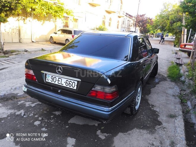 Mercedes E 220 1994, 350,000 km - 2.2 л - Gəncə