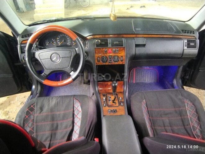 Mercedes E 240 1999, 500,142 km - 2.4 l - Biləsuvar