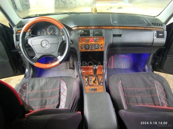 Mercedes E 240 1999, 500,142 km - 2.4 l - Biləsuvar