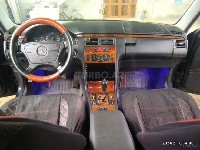 Mercedes E 240 1999, 500,142 km - 2.4 l - Biləsuvar