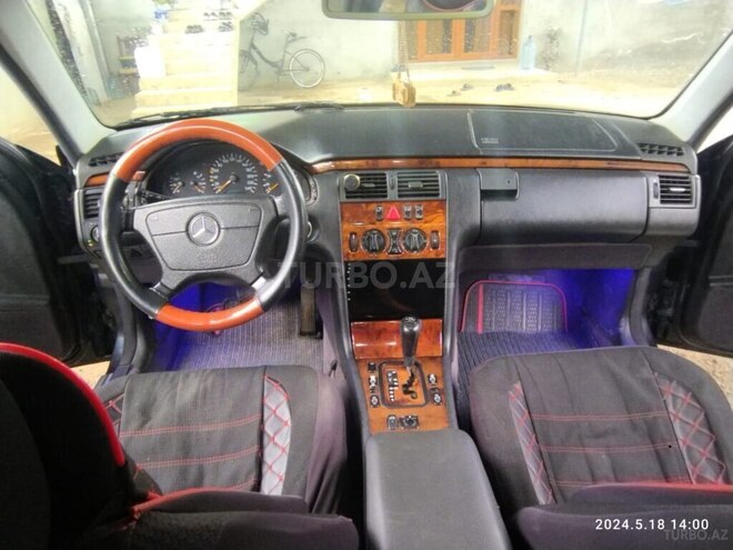 Mercedes E 240 1999, 500,142 km - 2.4 l - Biləsuvar