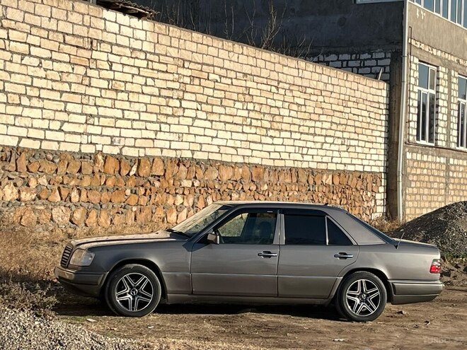 Mercedes E 300 1994, 153,000 km - 3.0 l - Qazax