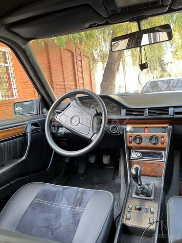 Mercedes E 300 1994, 153,000 km - 3.0 l - Qazax