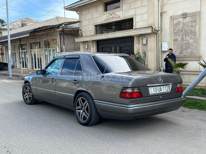 Mercedes E 300 1994, 153,000 km - 3.0 l - Qazax