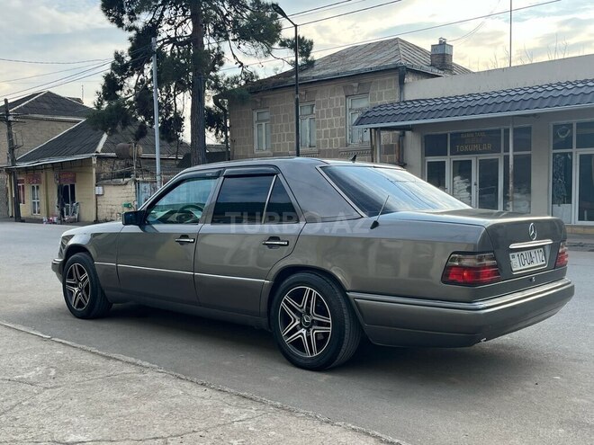 Mercedes E 300 1994, 153,000 km - 3.0 l - Qazax