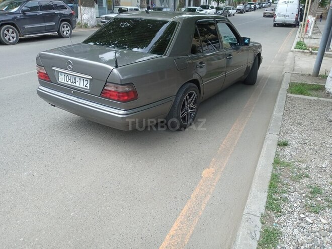 Mercedes E 300 1994, 153,000 km - 3.0 l - Qazax